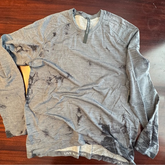 lululemon Men's To Dye For Gray Long Sleeve Shirt NWT - Picture 4 of 4